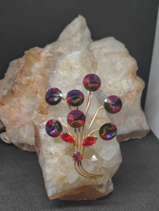 Vintage Jewelry - Vintage Watermelon Rivoli Gold Tone Bouquet Brooch